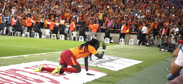 乐鱼体育在线登录-“世界顶尖泳者齐聚新加坡,2025游泳锦标赛备受瞩目”